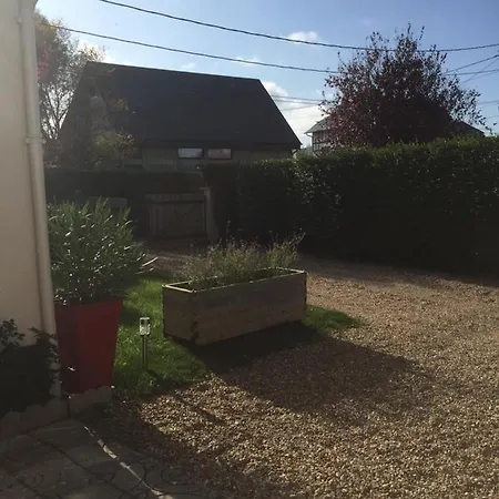 A Pied, 300m De La Et 500m Du Village Semesterbostad *