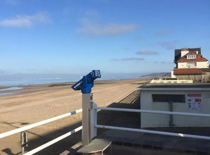 A Pied, 300m De La Et 500m Du Village *