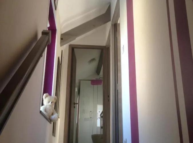 A Pied, 300m De La Et 500m Du Village *