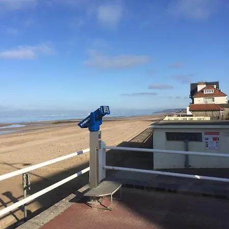 A Pied, 300m De La Et 500m Du Village *