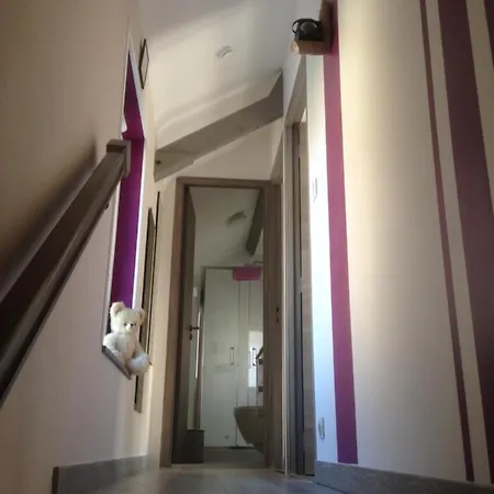 A Pied, 300m De La Et 500m Du Village *